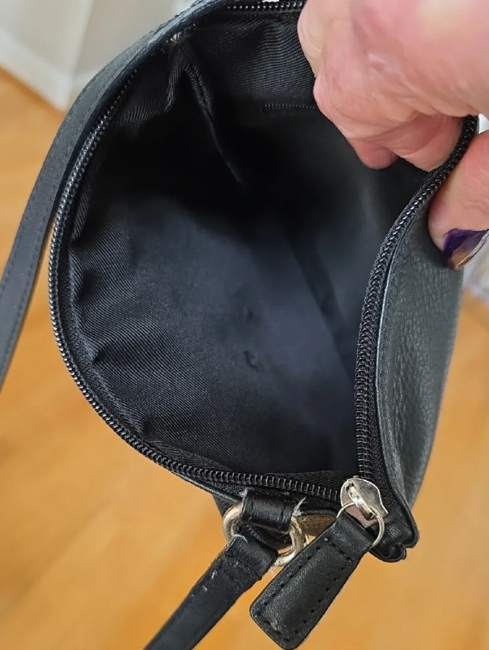 Fossil Vintage Black Leather Travel Friendly Crossbody Bag with Front Zip Pocket